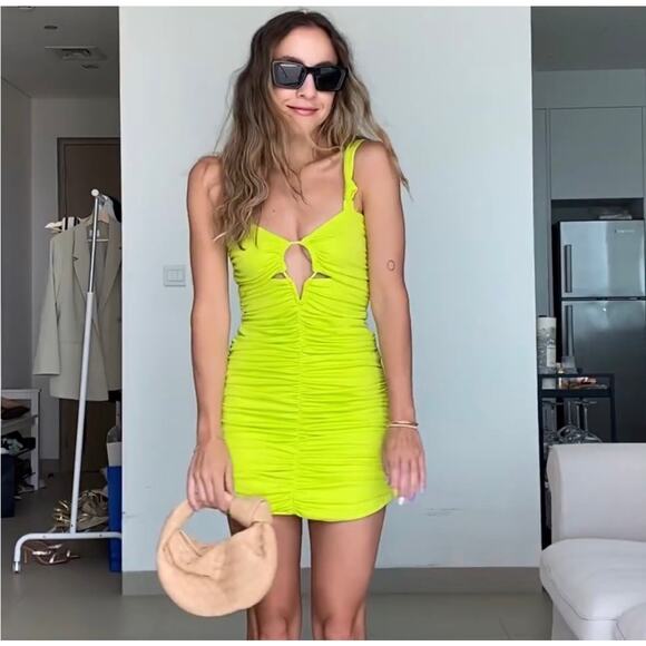 ZARA SHORT DRESS WITH RUCHING LIME GREEN - Picture 1 of 10